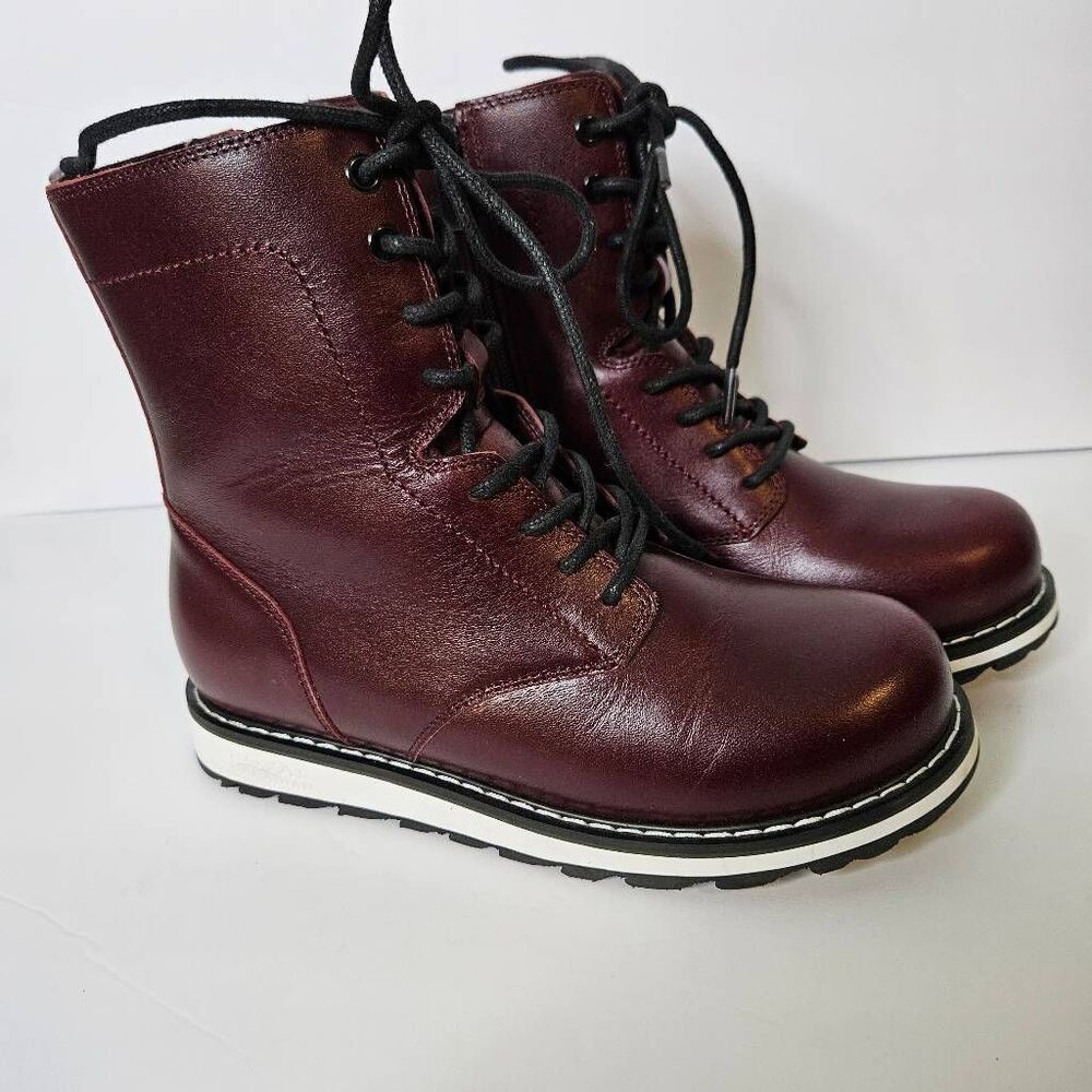 Royal Canadian Robson womens boots, burgundy leather. Size 7.
